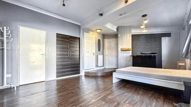 This inviting double bedroom features ample nat...