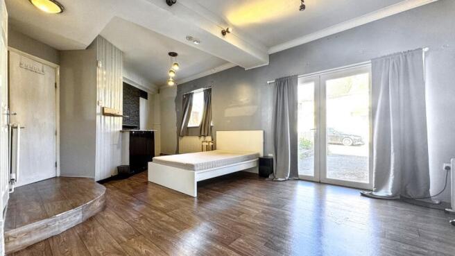 This charming double bedroom features ample nat...