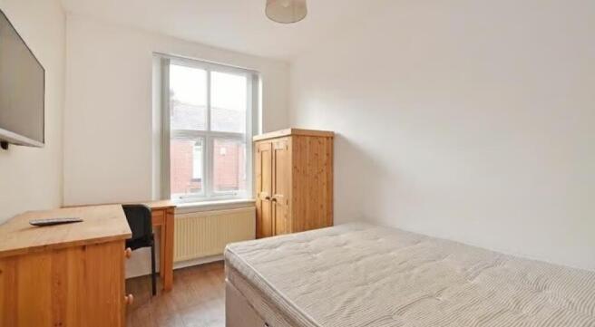 This charming double bedroom features ample nat...