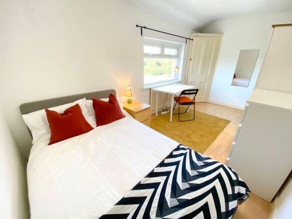 This charming double bedroom features ample nat...