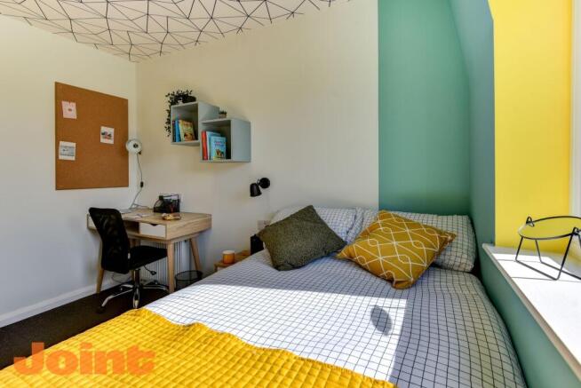 A cozy double bedroom featuring a stylish desig...