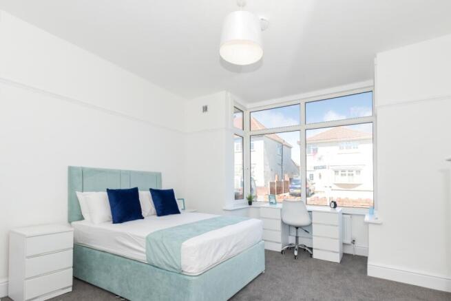 This beautifully designed double bedroom featur...