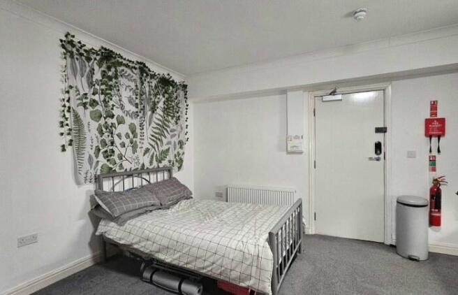 A tidy double bedroom featuring a comfortable m...