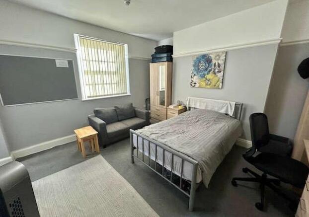 A well-maintained single bedroom featuring a co...
