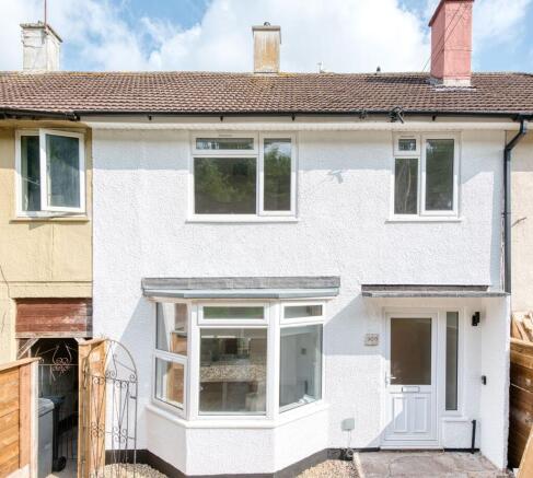 Bright and well-maintained terraced house exter...