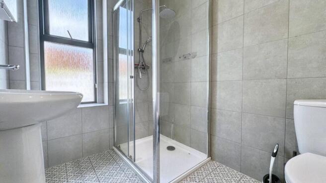 A bright, well-maintained bathroom suite featur...
