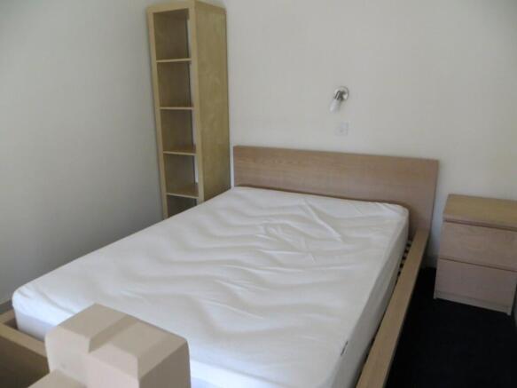 A neat and well-maintained double bedroom featu...