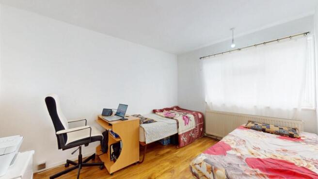 Bright and tidy double bedroom featuring two be...