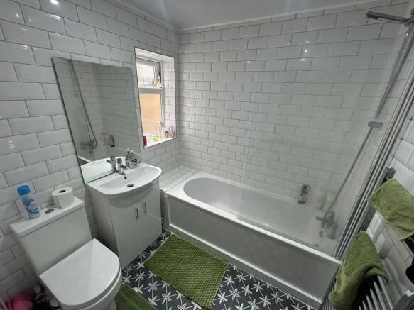 Bright and modern bathroom suite featuring a wh...