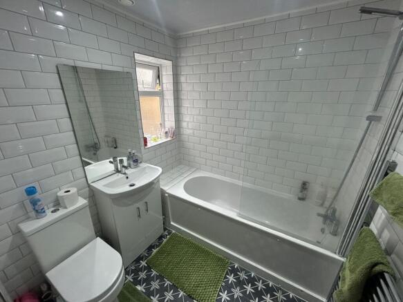 Bright and modern bathroom suite featuring a cl...
