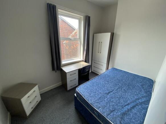 This inviting double bedroom features ample nat...