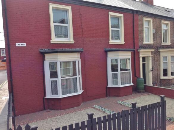 Well-maintained terraced house exterior featuri...