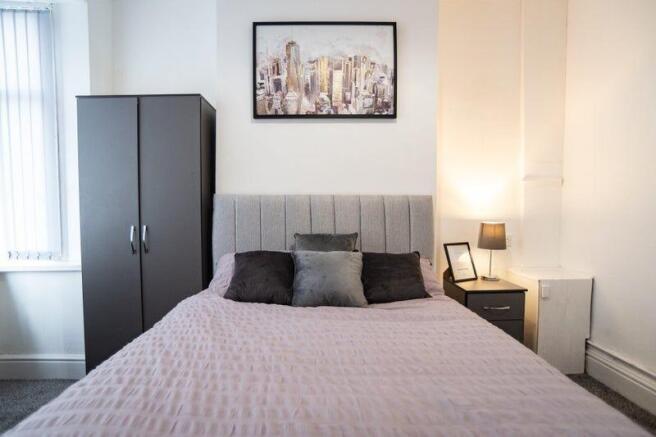 A cozy double bedroom featuring a comfortable b...