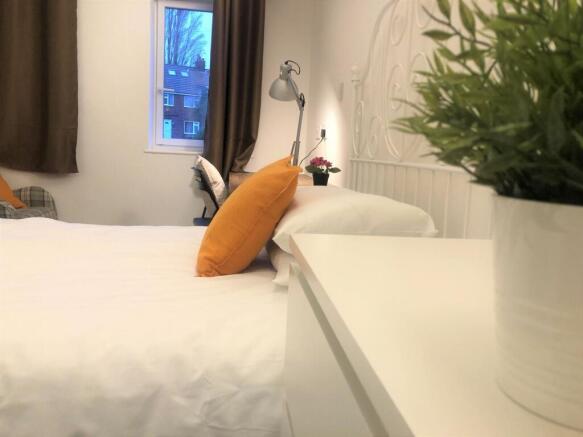 Bright and cozy single bedroom with a large win...