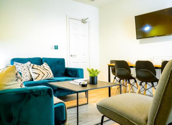 Modern and inviting living room featuring a sty...