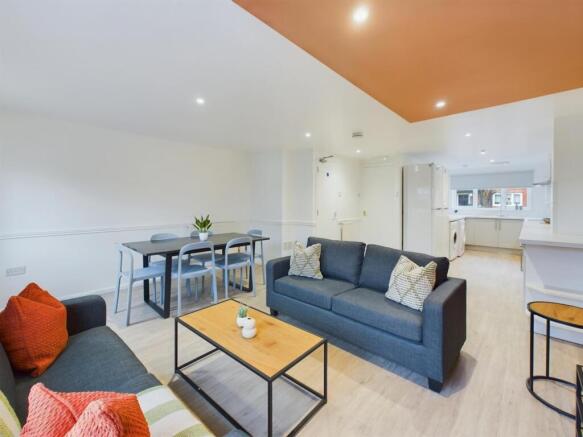 A spacious and inviting large modern living roo...