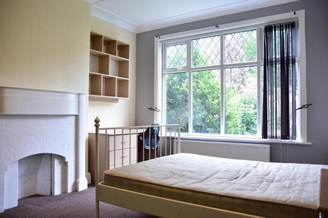 Bright and welcoming single bedroom featuring a...