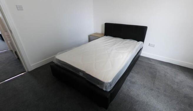 A well-maintained double bedroom featuring a co...