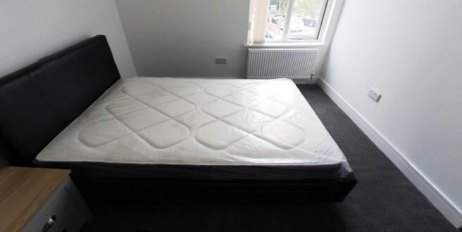 A well-maintained double bedroom featuring a co...