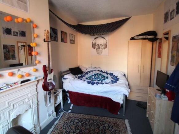 A spacious and attractively decorated master be...