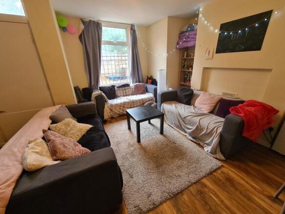 A welcoming and well-maintained living room fea...