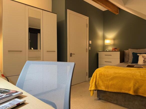 A spacious and inviting large double bedroom fe...