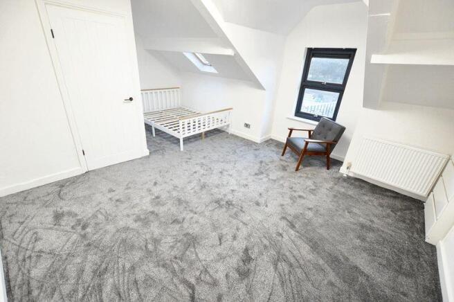 Bright, newly refreshed attic double bedroom wi...