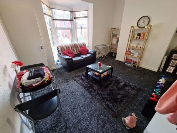 Bright, well-presented living room with a bay w...