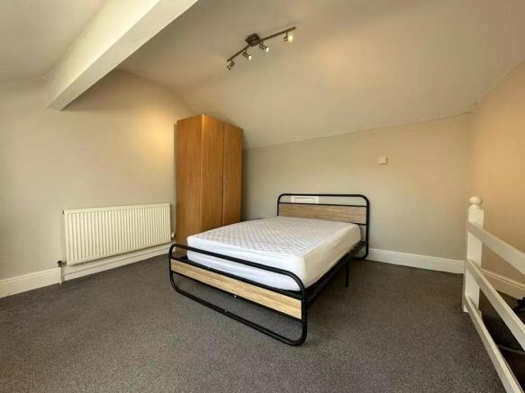 A bright and tidy double bedroom featuring a mo...