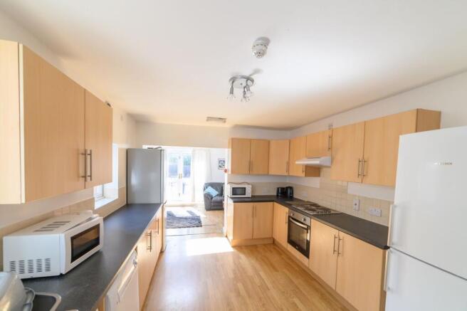 Bright and modern kitchen with ample wood-finis...