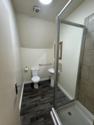 Clean and well-maintained bathroom featuring a ...