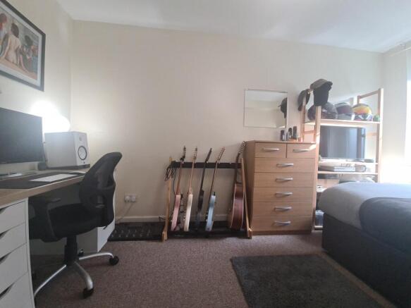 Well-presented bedroom with a comfortable doubl...