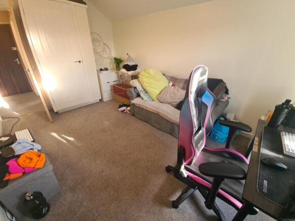 Bright furnished double bedroom with a comforta...