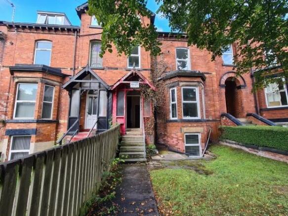Attractive red-brick terraced house with a smal...