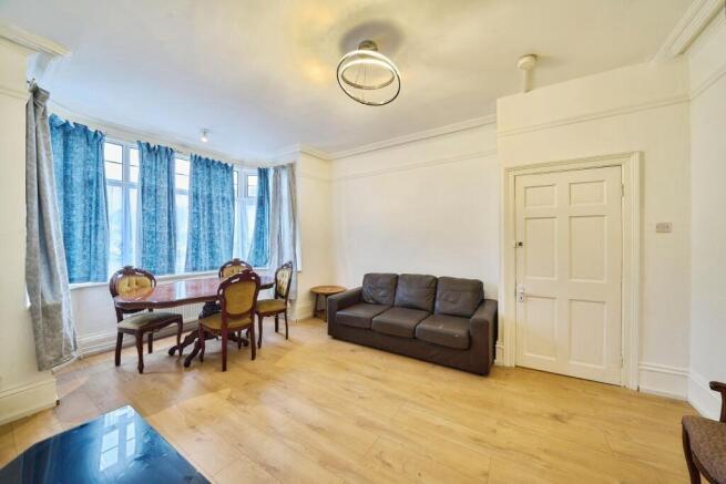 Bright, well-presented living room with large b...