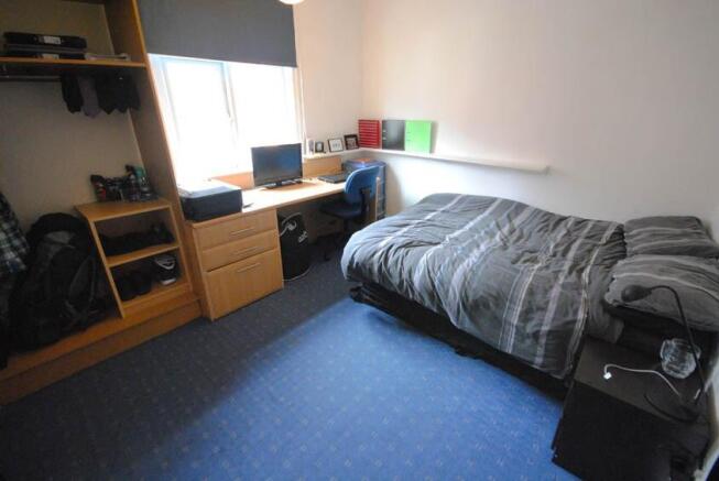 A well-maintained double bedroom featuring a co...