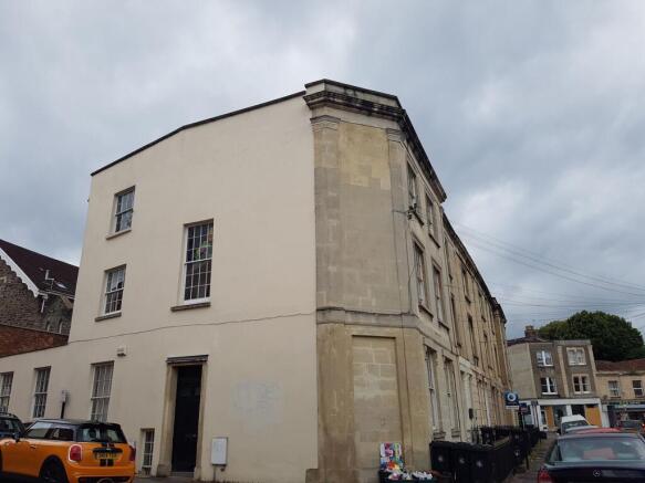 Attractive period corner building on a quiet st...