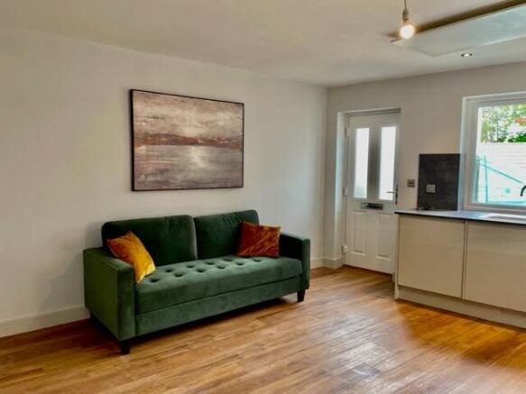 Bright, recently renovated open-plan living are...