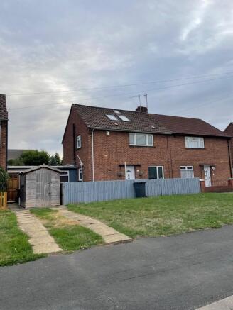 A charming residential house with a welcoming f...