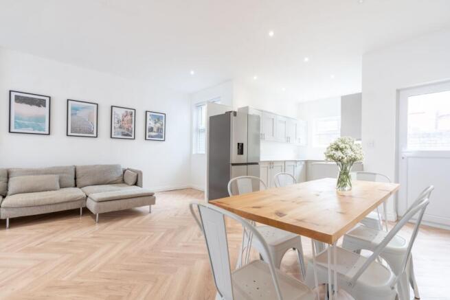 Bright, contemporary open-plan living and dinin...