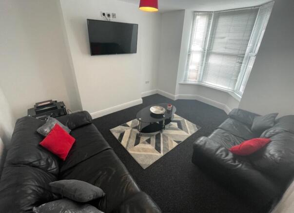 A spacious and inviting large modern living roo...