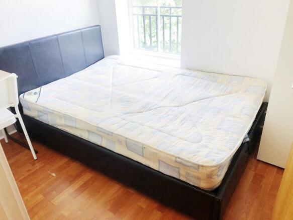 Bright, neatly presented double bedroom with a ...