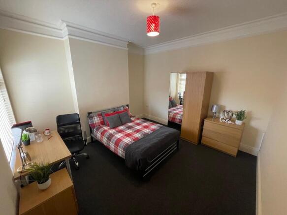 Bright, tidy double bedroom with a patterned do...