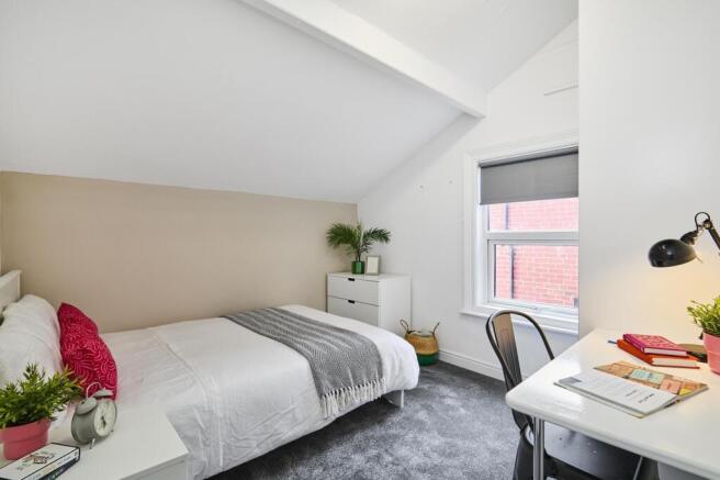 Bright, modern double bedroom with a comfortabl...
