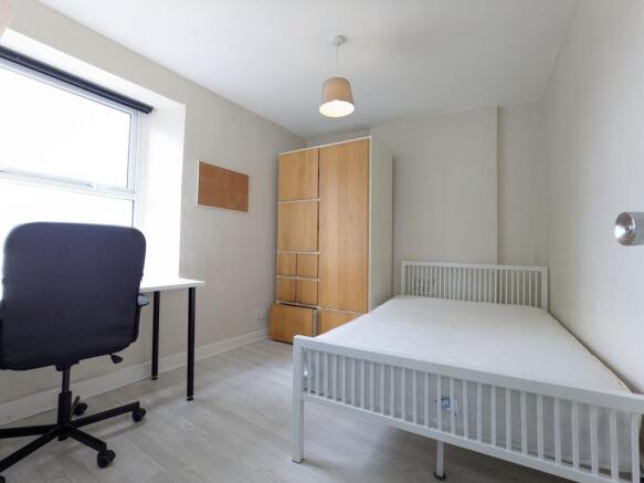 Bright, neatly presented single bedroom with a ...