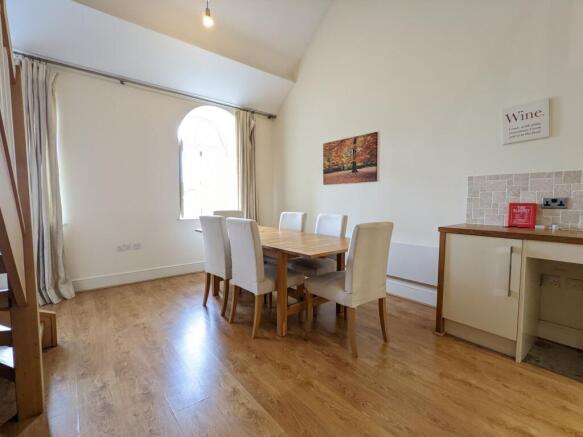Bright, well-presented living/dining area with ...