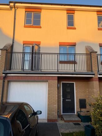 Contemporary mid-terrace house with a secure ga...