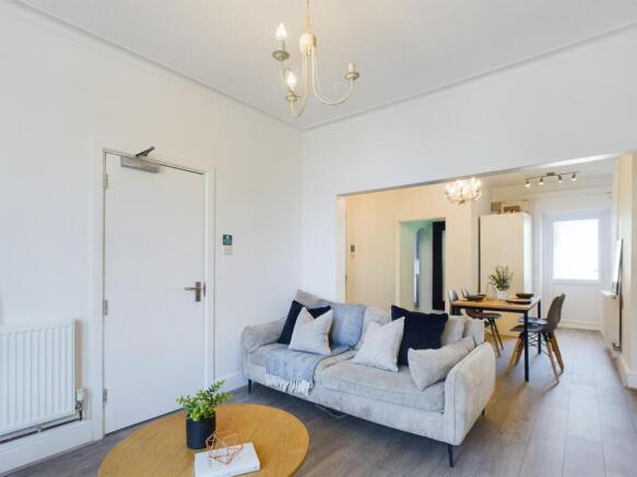 A spacious and inviting large modern living roo...