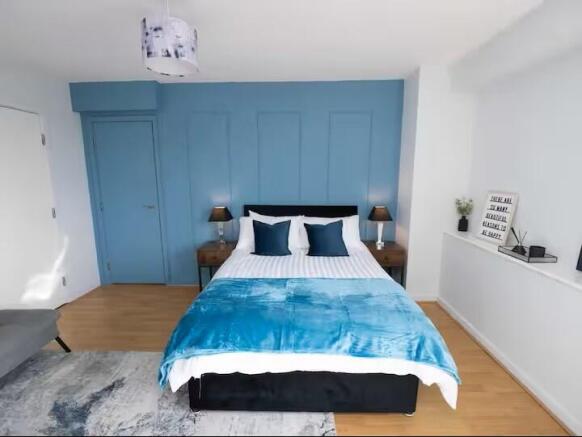 Bright, modern double bedroom with a stylish bl...