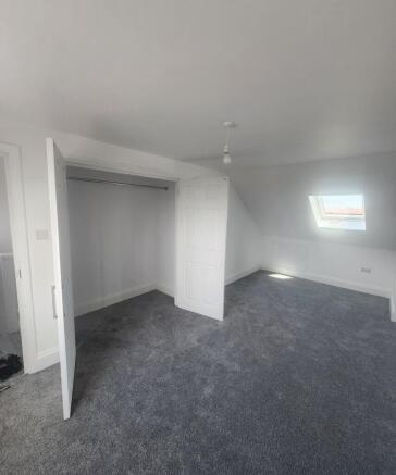 Bright, recently refreshed double bedroom with ...